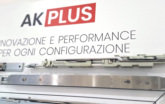 AluK presenta la sua nuova ferramenta modulare AK PLUS