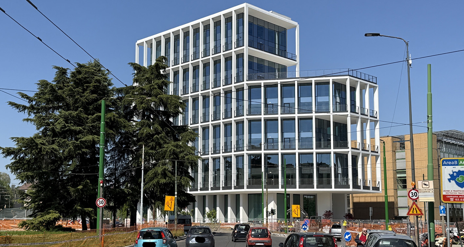 Ivory di piazzale Zavattari 12, Milano